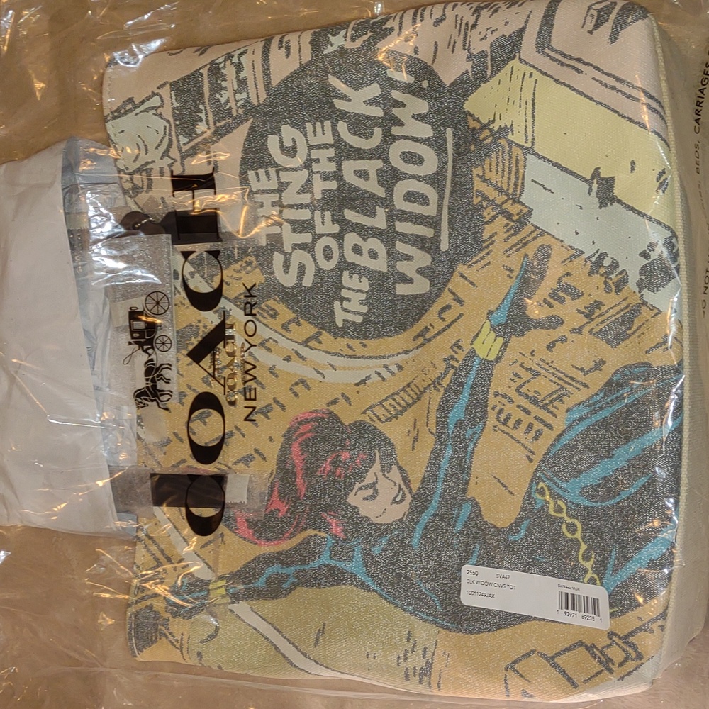 😻COACH😻 X MARVEL Black Widow Tote be first at cosplay! - Picture 11 of 12